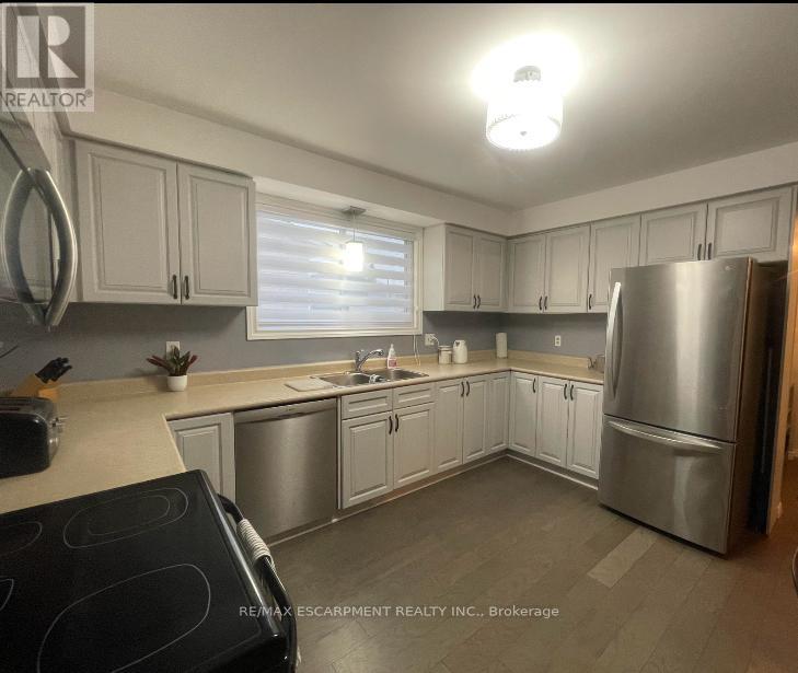 31 Blackfriar Lane, Brantford, Ontario  N3R 7M2 - Photo 3 - X13127768
