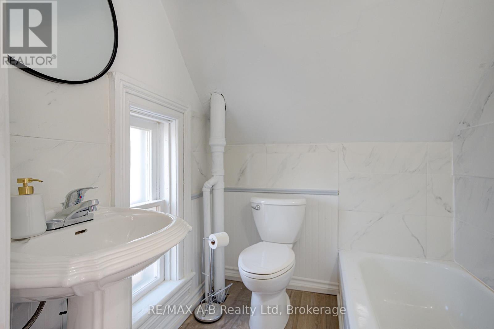 246 Wellington Street, Stratford, Ontario  N5A 2L6 - Photo 36 - X13127950