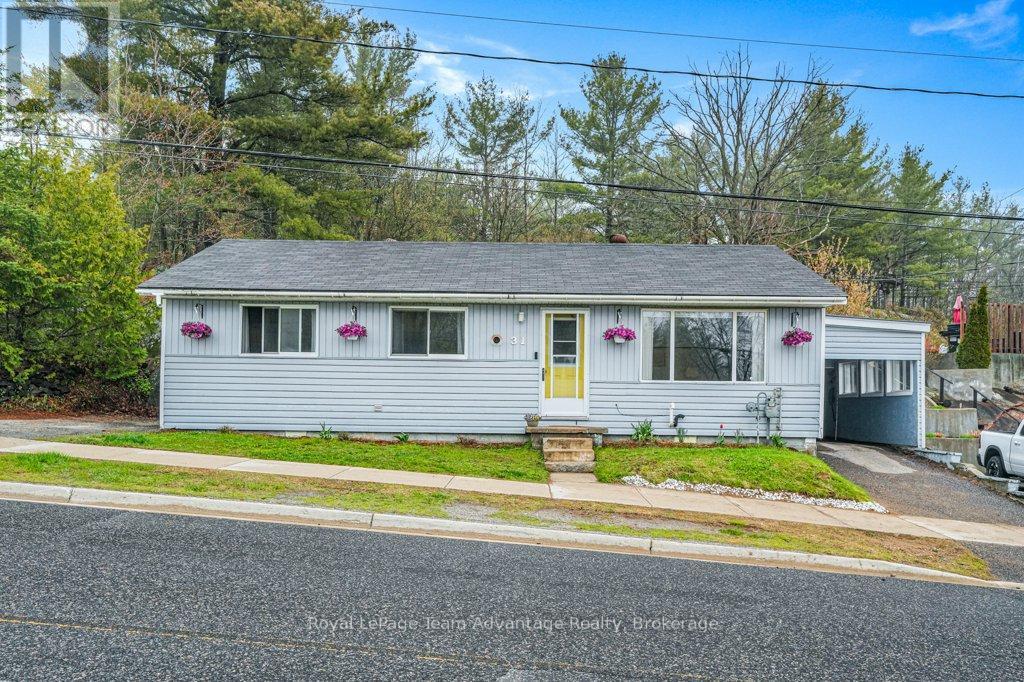 31 Cascade Street, Parry Sound, Ontario  P2A 1J8 - Photo 2 - X13128196