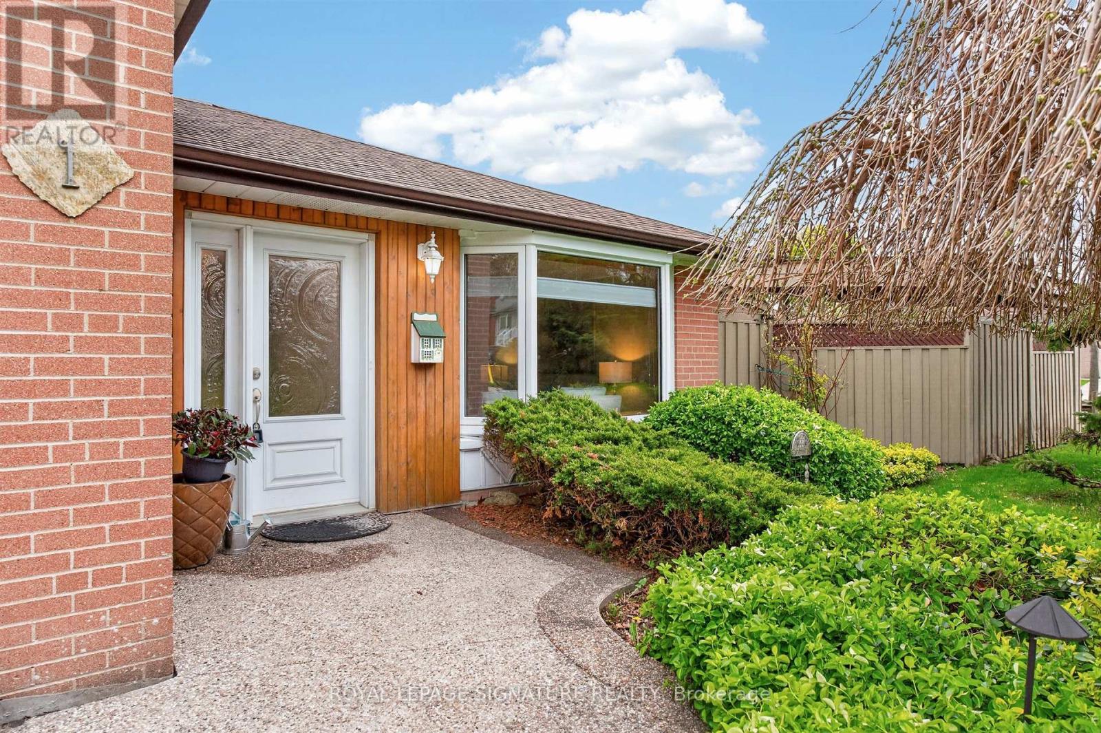 1 Stanwell Drive, Toronto, Ontario  M1P 4H6 - Photo 2 - E13126366