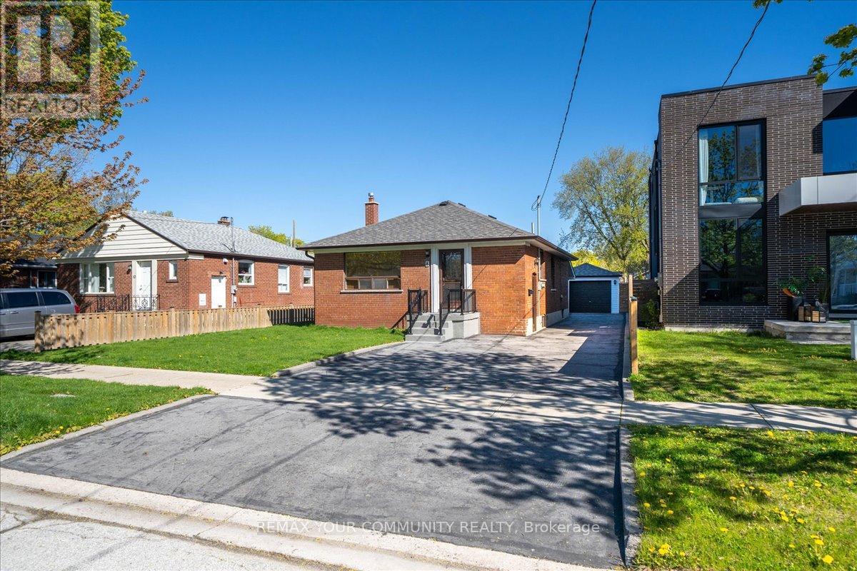 8 DAVICK DRIVE, Toronto, Ontario