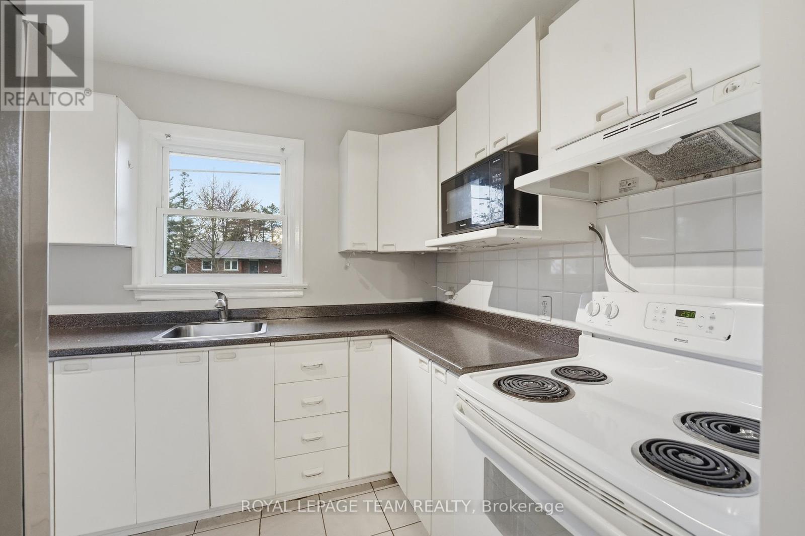 49 Crownhill Street, Ottawa, Ontario  K1J 7K5 - Photo 11 - X12712180
