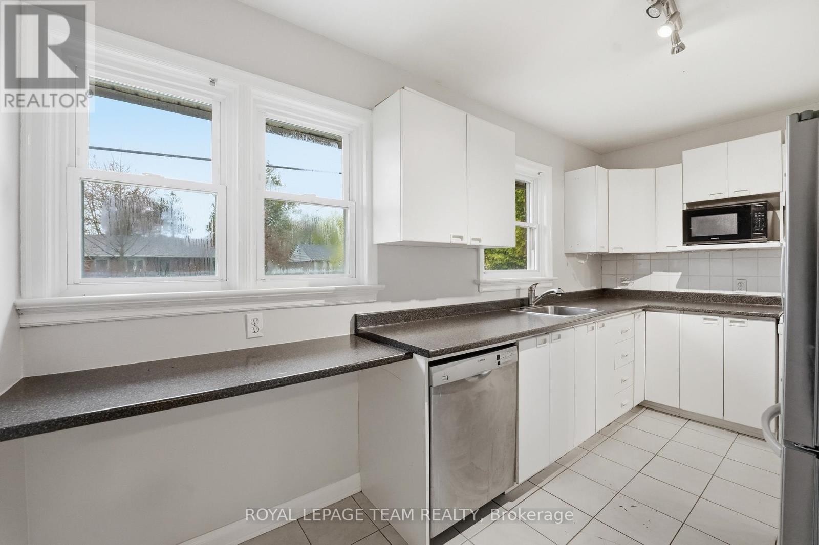 49 Crownhill Street, Ottawa, Ontario  K1J 7K5 - Photo 13 - X12712180