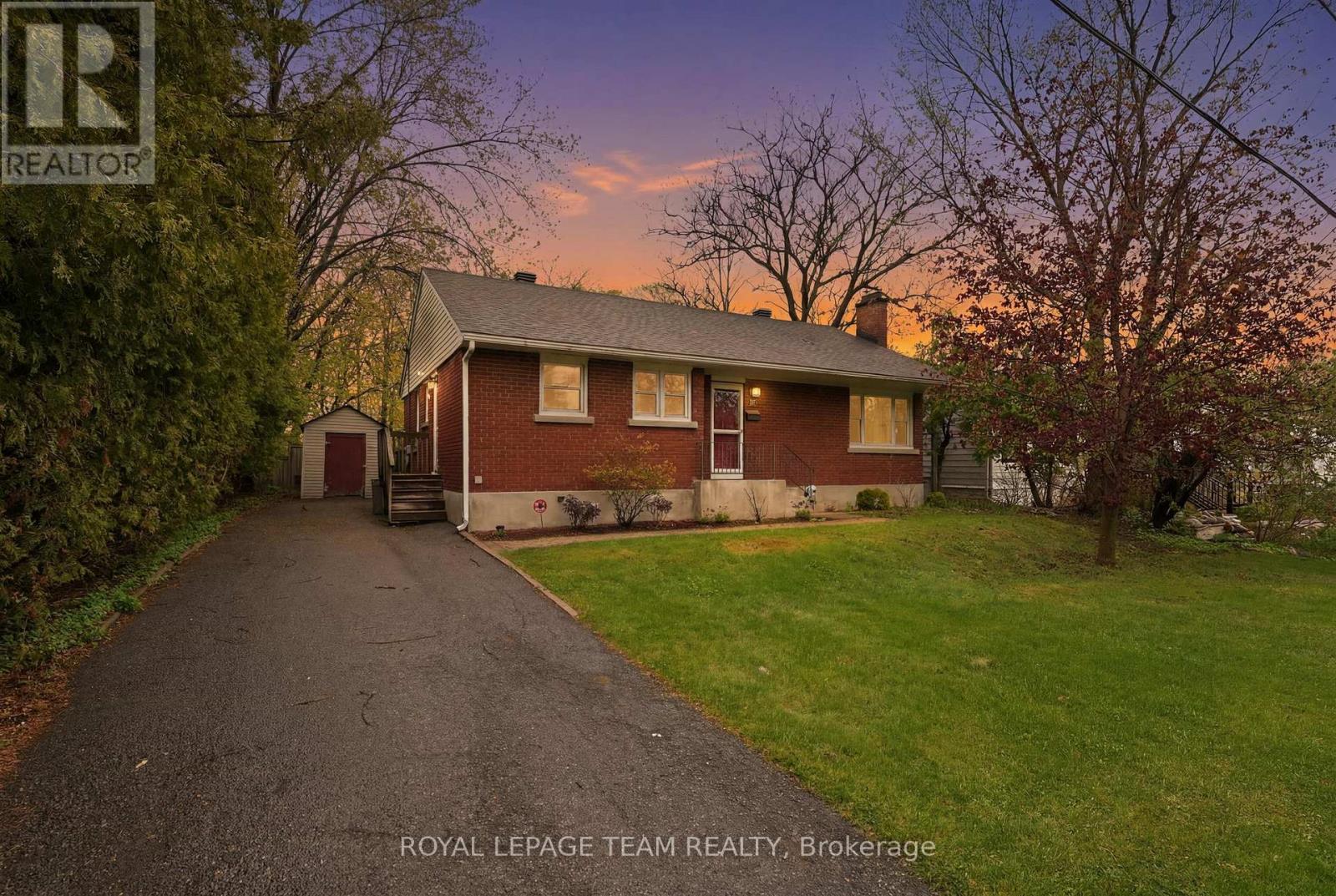 49 CROWNHILL STREET, Ottawa, Ontario