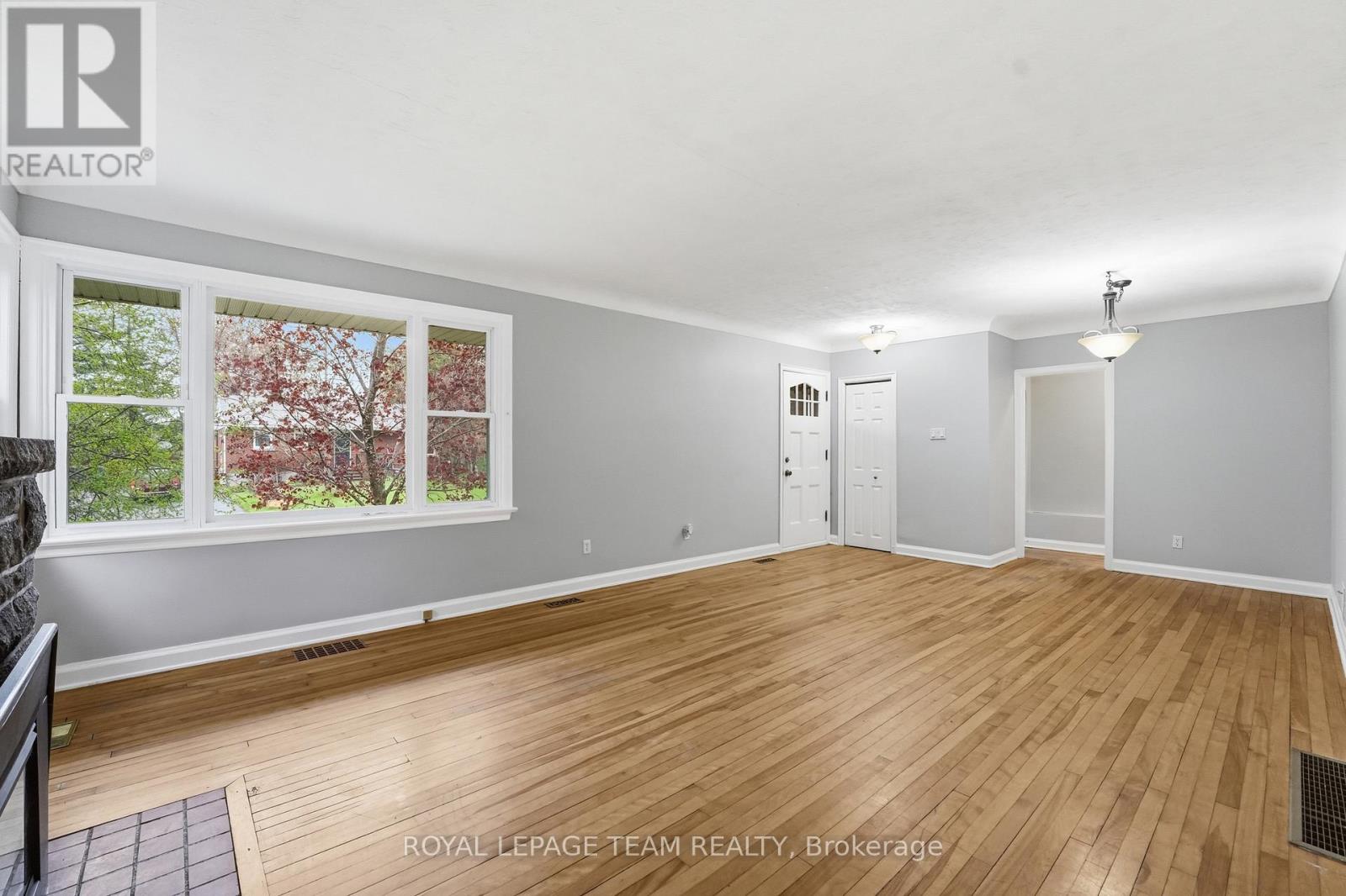 49 Crownhill Street, Ottawa, Ontario  K1J 7K5 - Photo 8 - X12712180