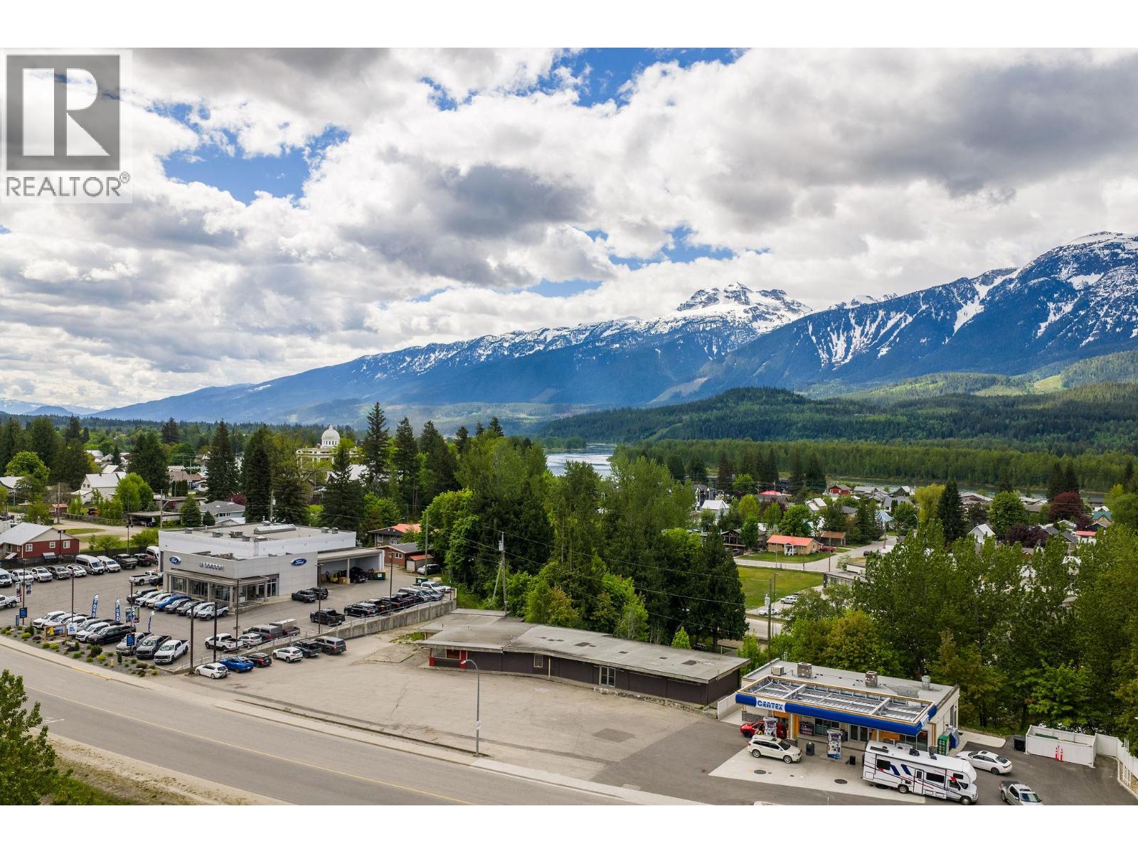 1403 Victoria Road, Revelstoke, British Columbia  V0E 2S0 - Photo 5 - 10369600