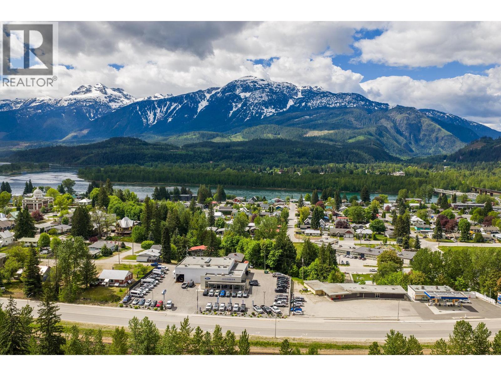 1403 Victoria Road, Revelstoke, British Columbia  V0E 2S0 - Photo 10 - 10369600