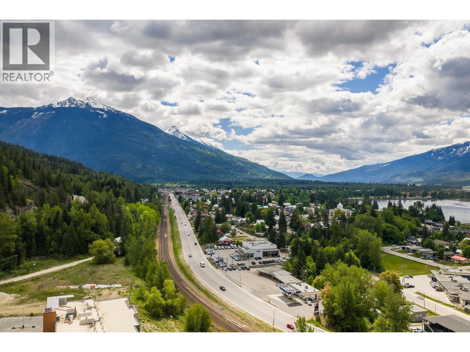 1403 Victoria Road, Revelstoke, British Columbia  V0E 2S0 - Photo 9 - 10369600