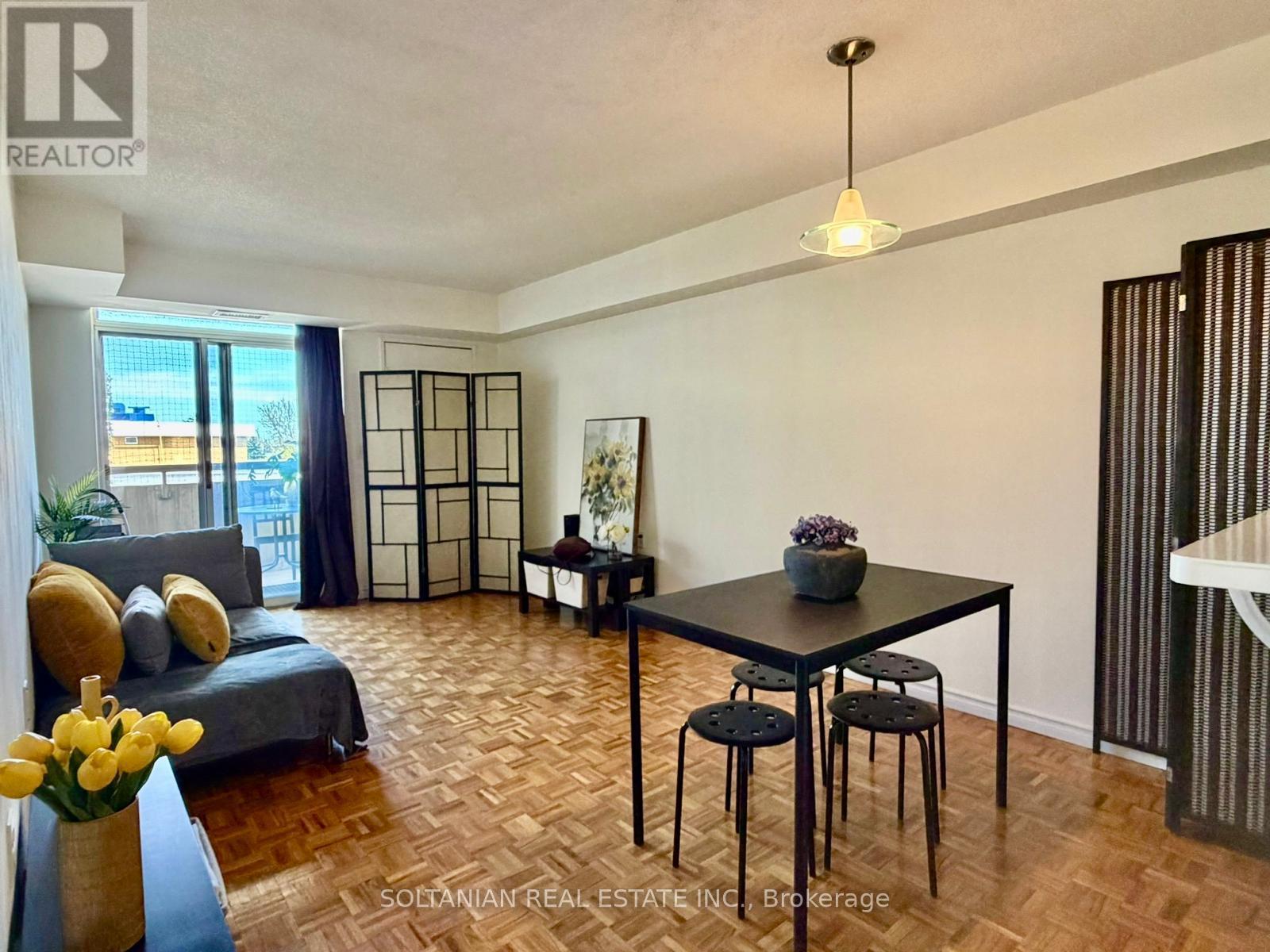 402 - 555 Wilson Hts Boulevard, Toronto, Ontario  M3H 6B5 - Photo 1 - C13127976