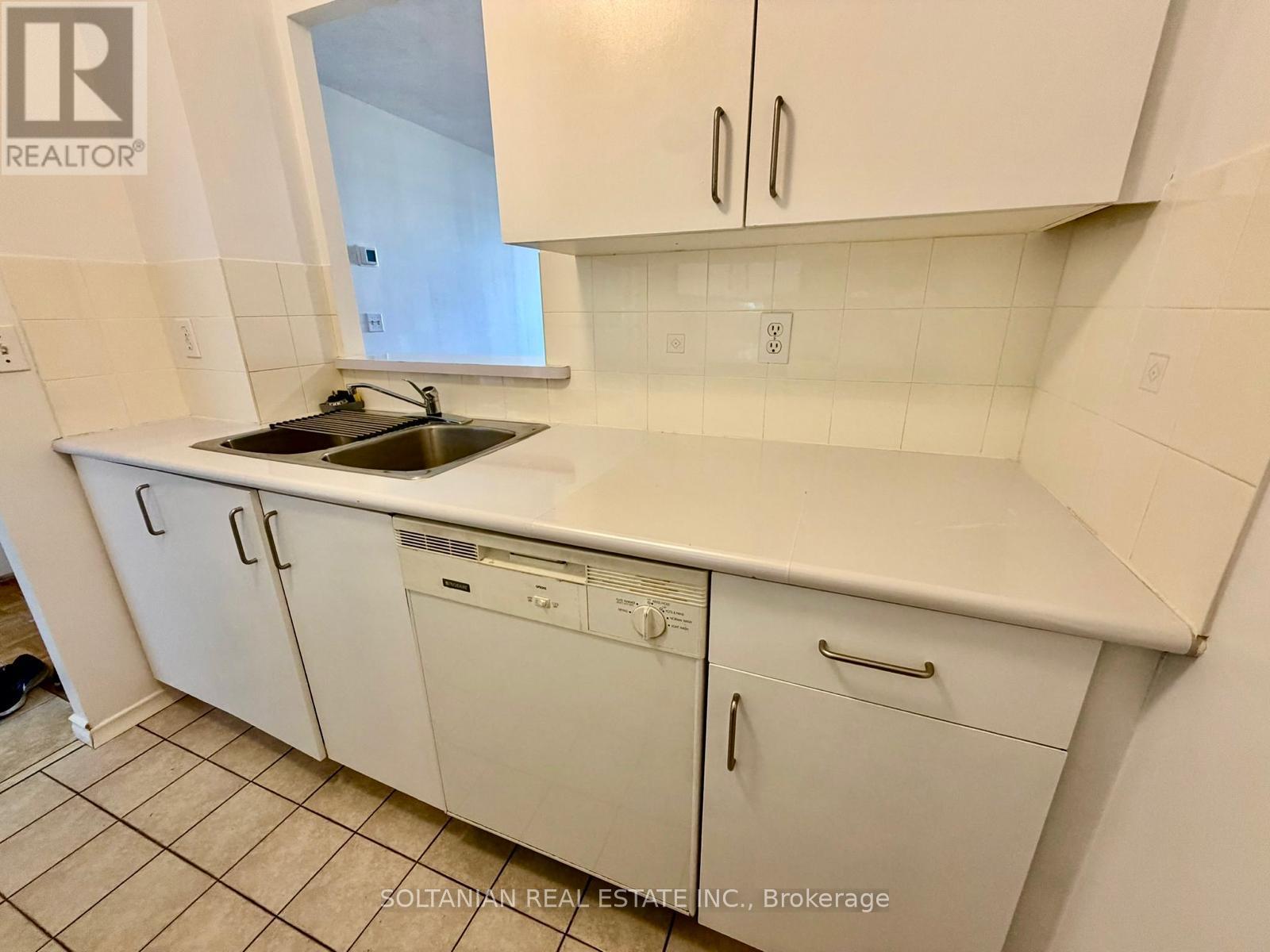 402 - 555 Wilson Hts Boulevard, Toronto, Ontario  M3H 6B5 - Photo 11 - C13127976