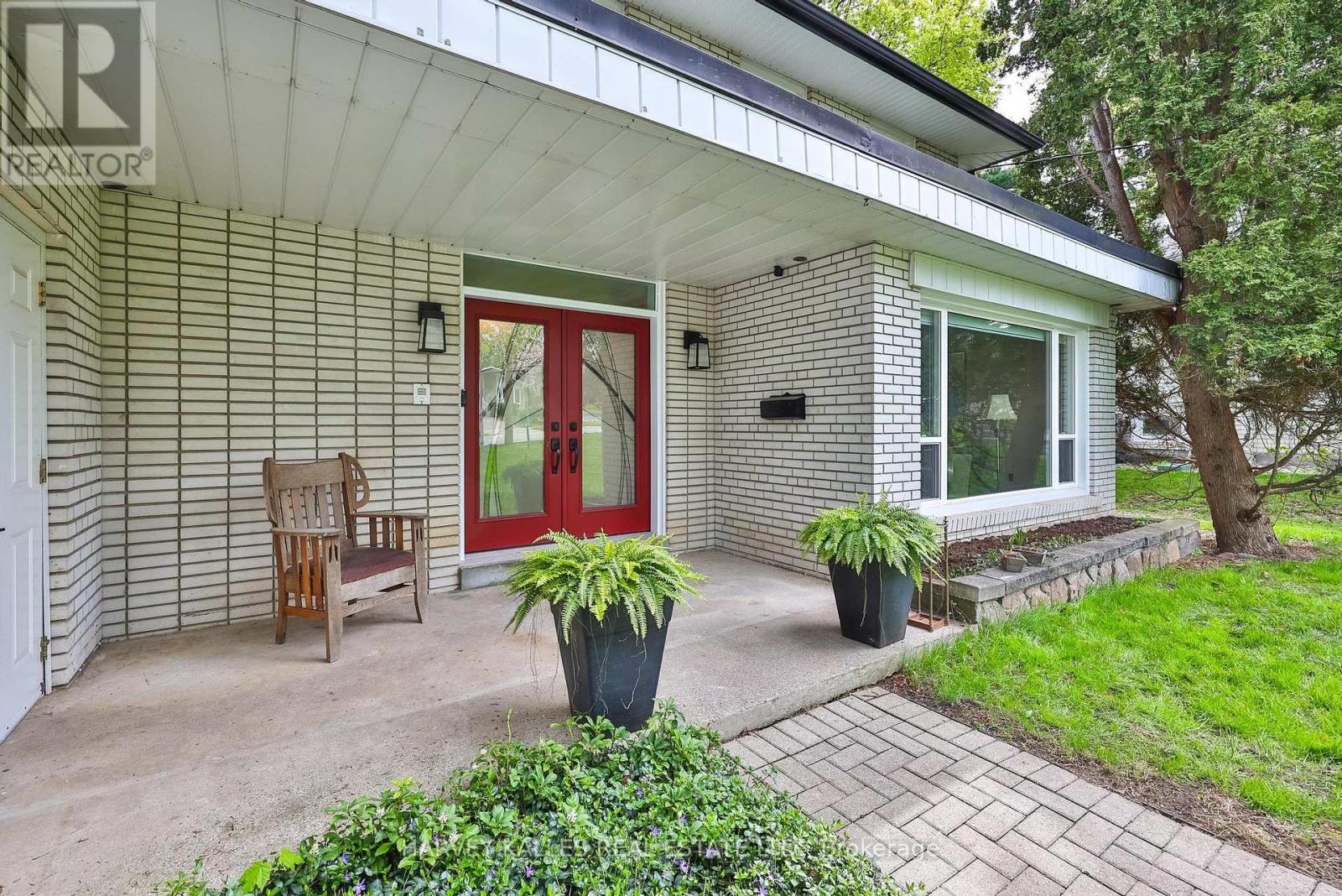 29 Warlock Crescent, Toronto, Ontario  M2K 2H8 - Photo 2 - C13128130