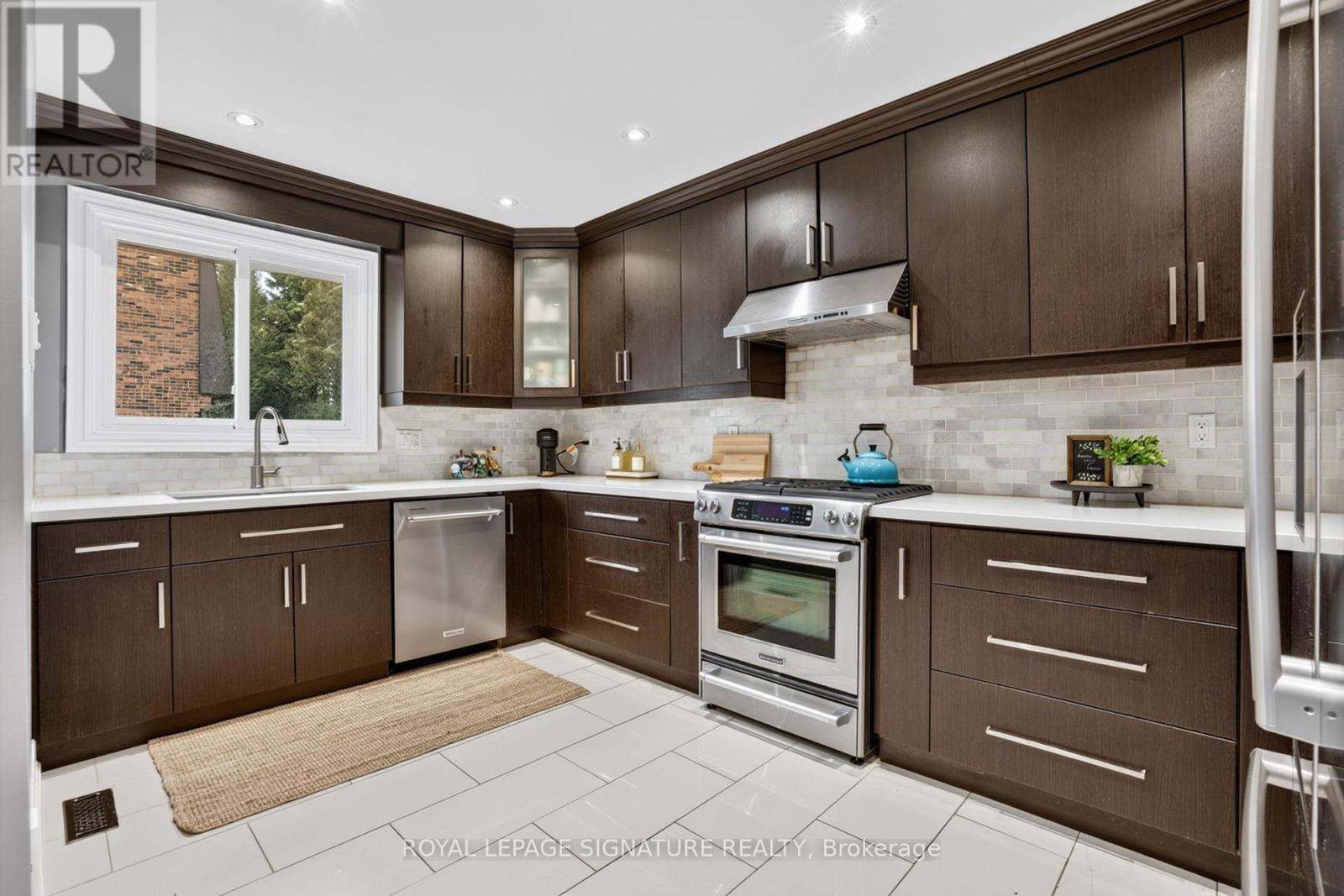 53 Poets Walk Way, Toronto, Ontario  M2J 4V2 - Photo 16 - C13128288