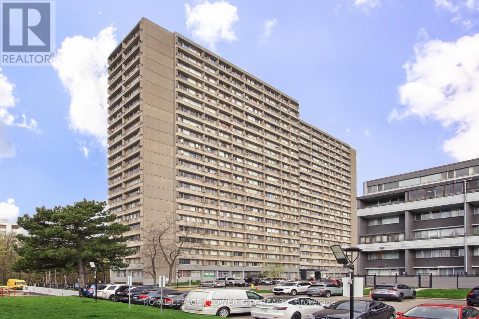 909 - 10 SUNNY GLEN WAY, Toronto, Ontario