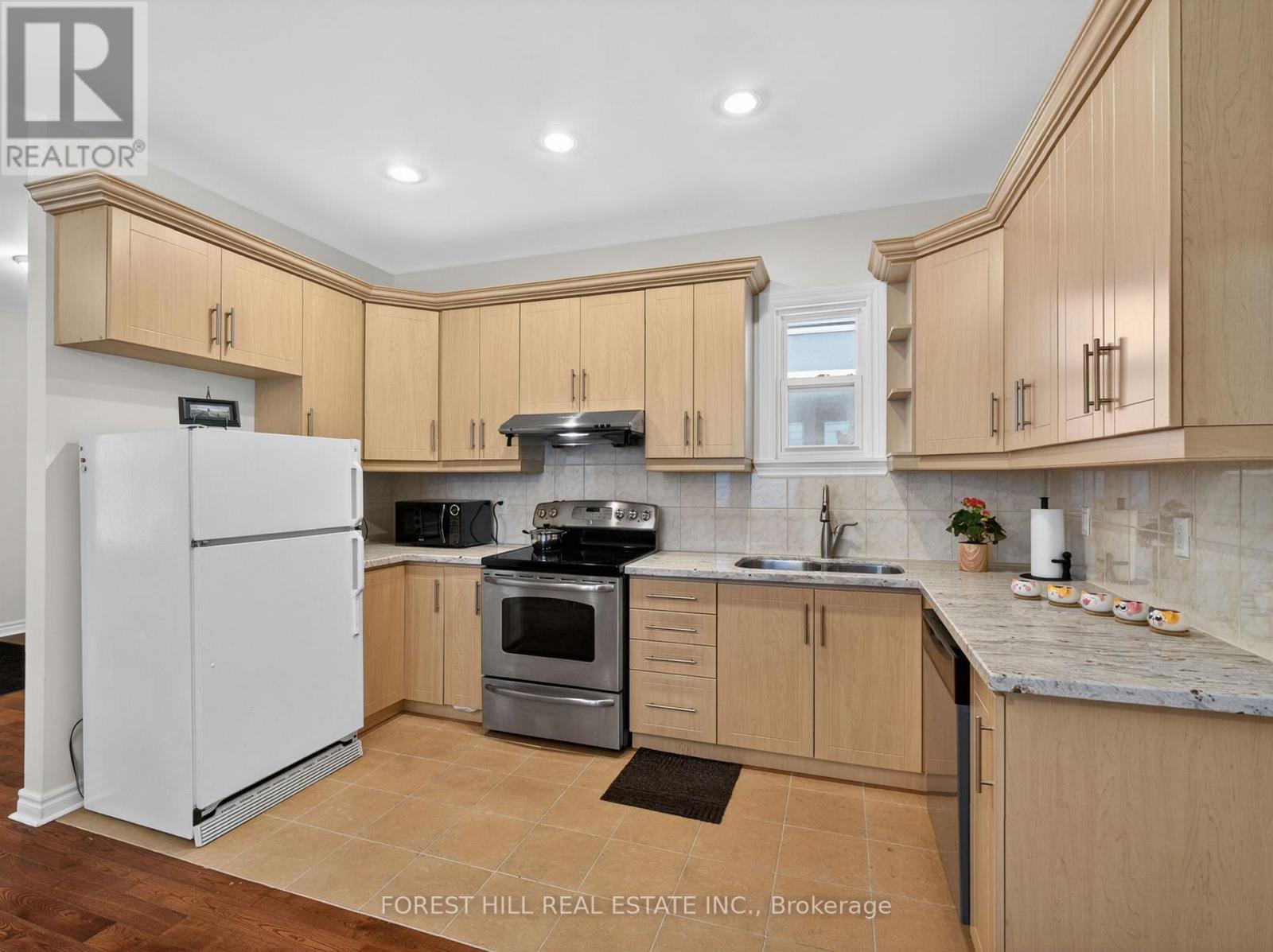 351 Woodfield Road, Toronto, Ontario  M4L 2W9 - Photo 13 - E13128046