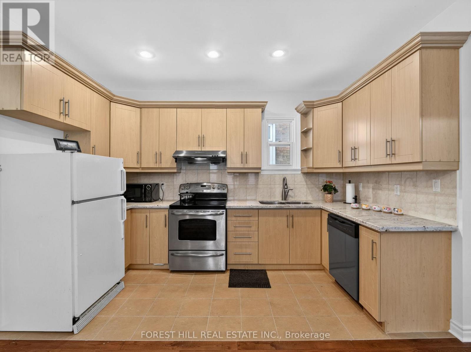 351 Woodfield Road, Toronto, Ontario  M4L 2W9 - Photo 14 - E13128046