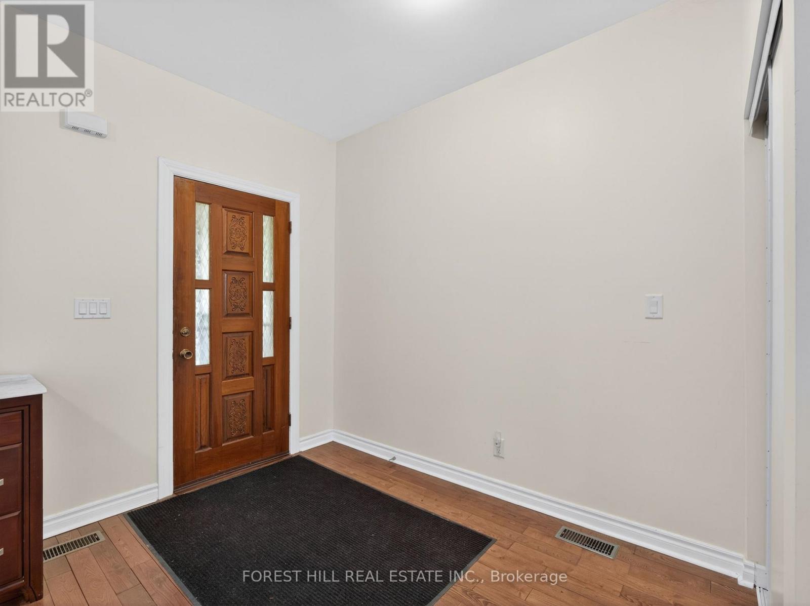 351 Woodfield Road, Toronto, Ontario  M4L 2W9 - Photo 4 - E13128046