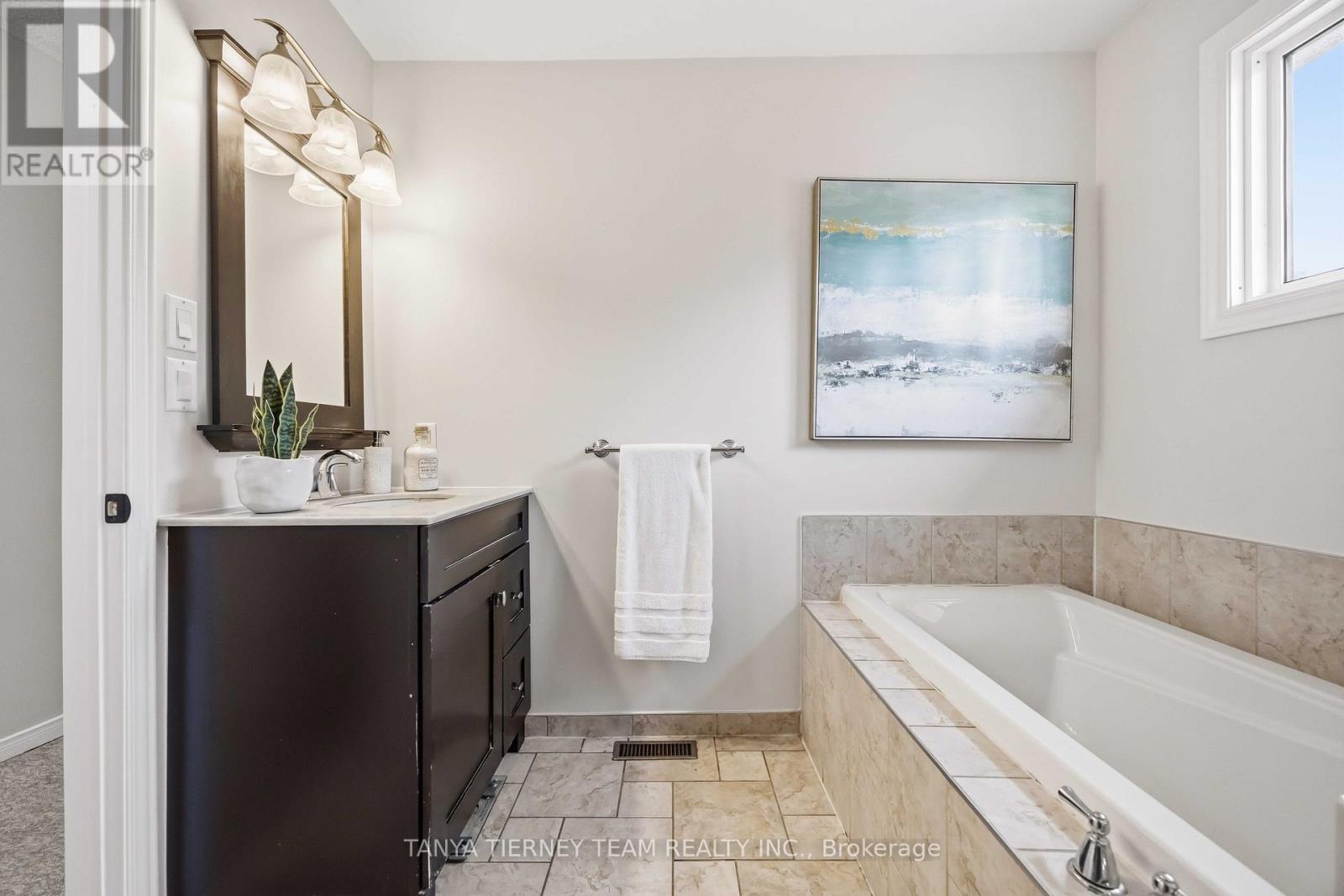 24 Fernway Crescent, Whitby, Ontario  L1N 7G7 - Photo 30 - E13128058