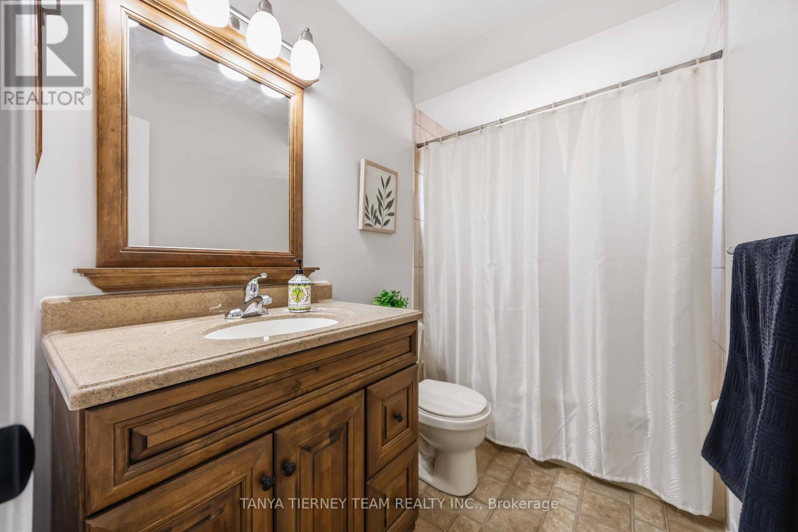 24 Fernway Crescent, Whitby, Ontario  L1N 7G7 - Photo 35 - E13128058