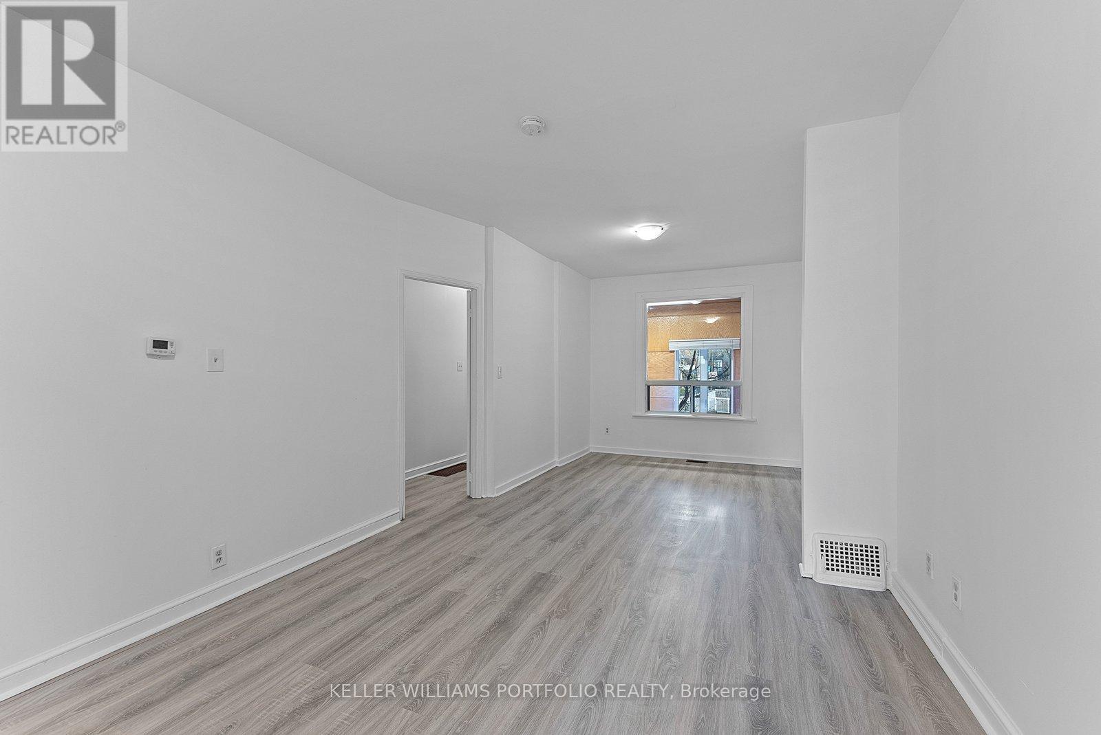 570 Jones Avenue, Toronto, Ontario M4J 3H1 - Photo 11 - E13128156
