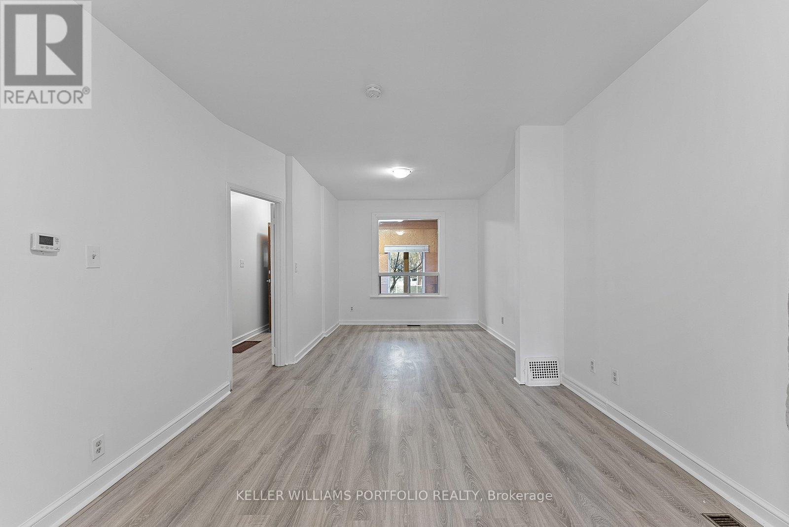 570 Jones Avenue, Toronto, Ontario M4J 3H1 - Photo 12 - E13128156