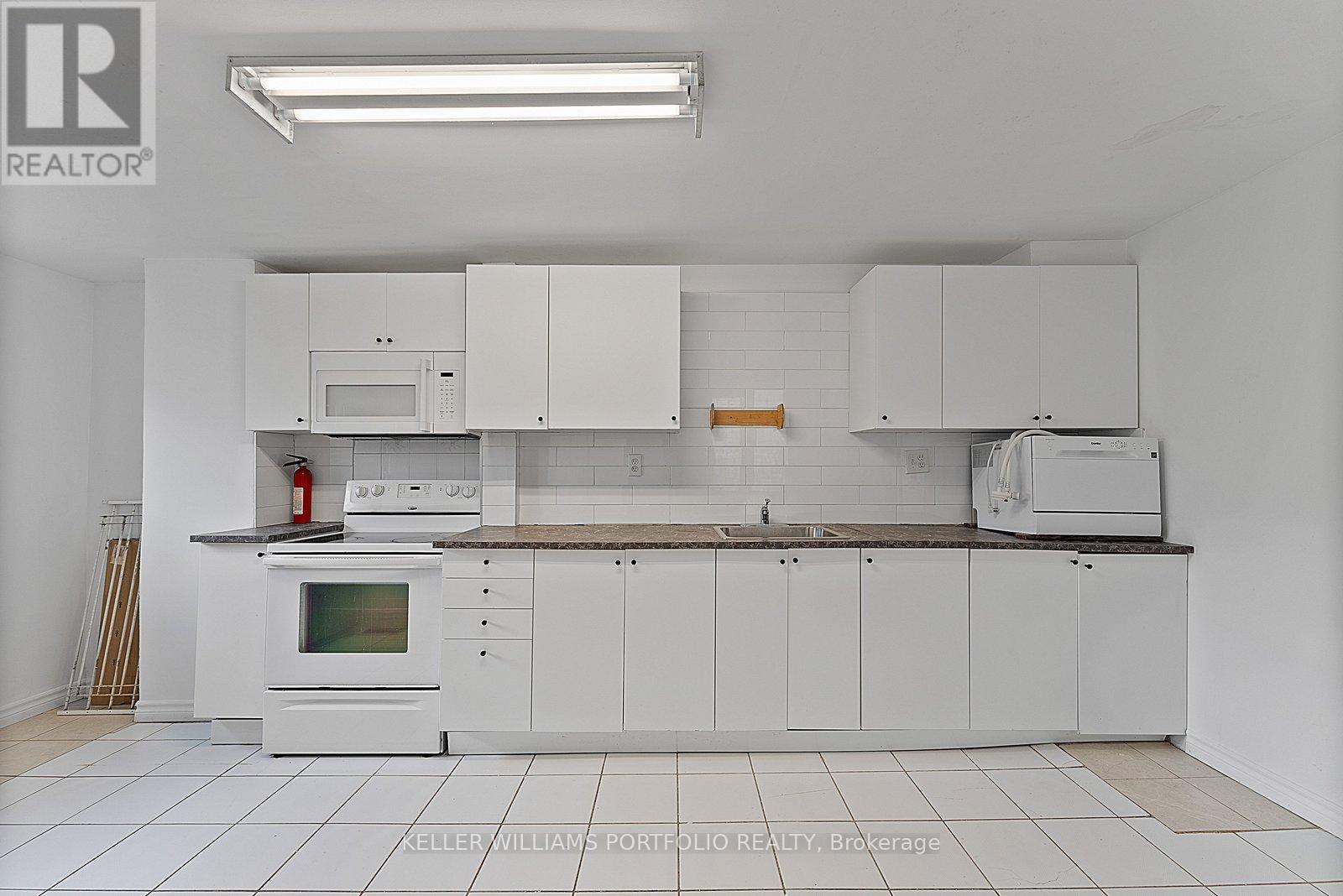 570 Jones Avenue, Toronto, Ontario M4J 3H1 - Photo 18 - E13128156