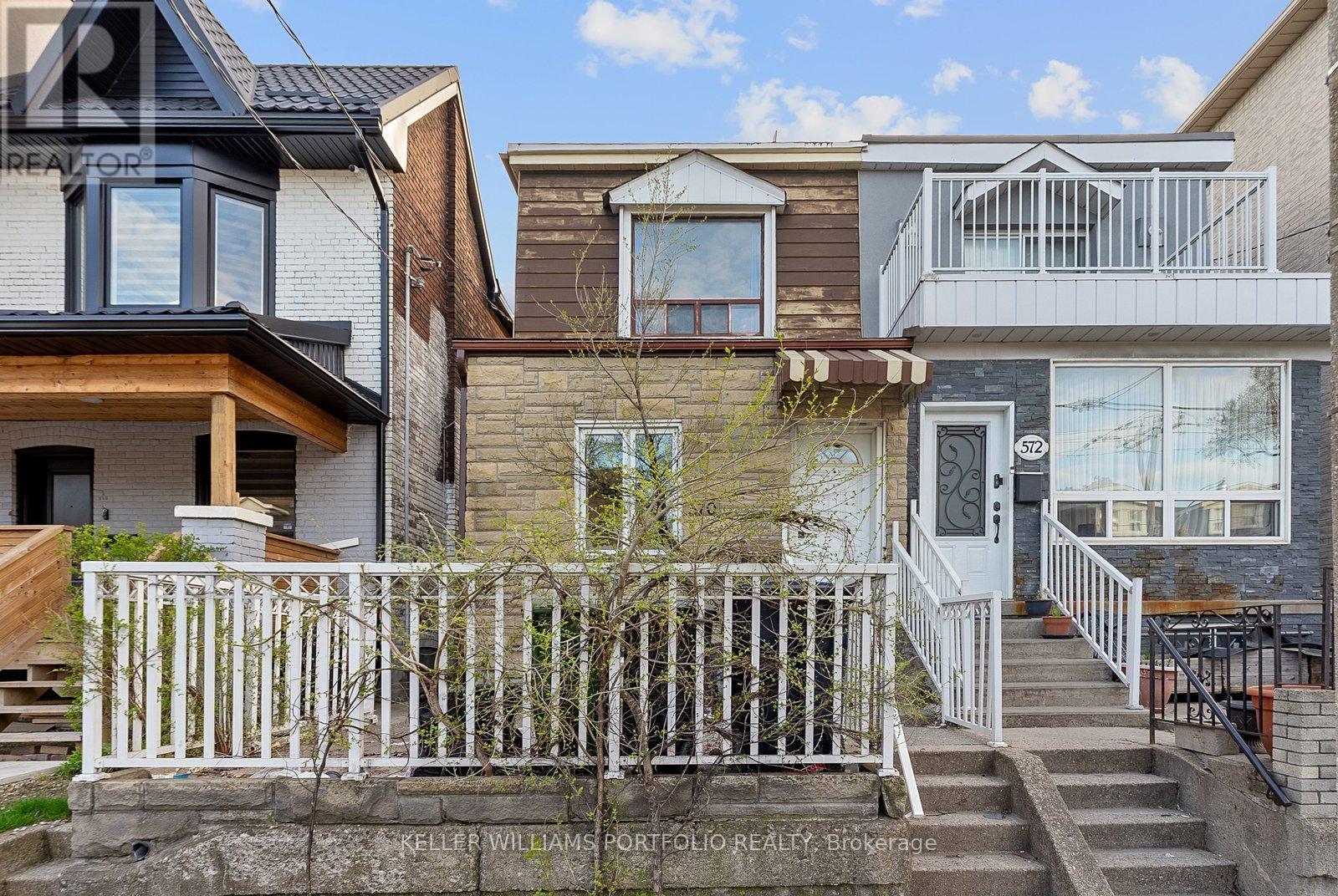570 Jones Avenue, Toronto, Ontario M4J 3H1 - Photo 3 - E13128156