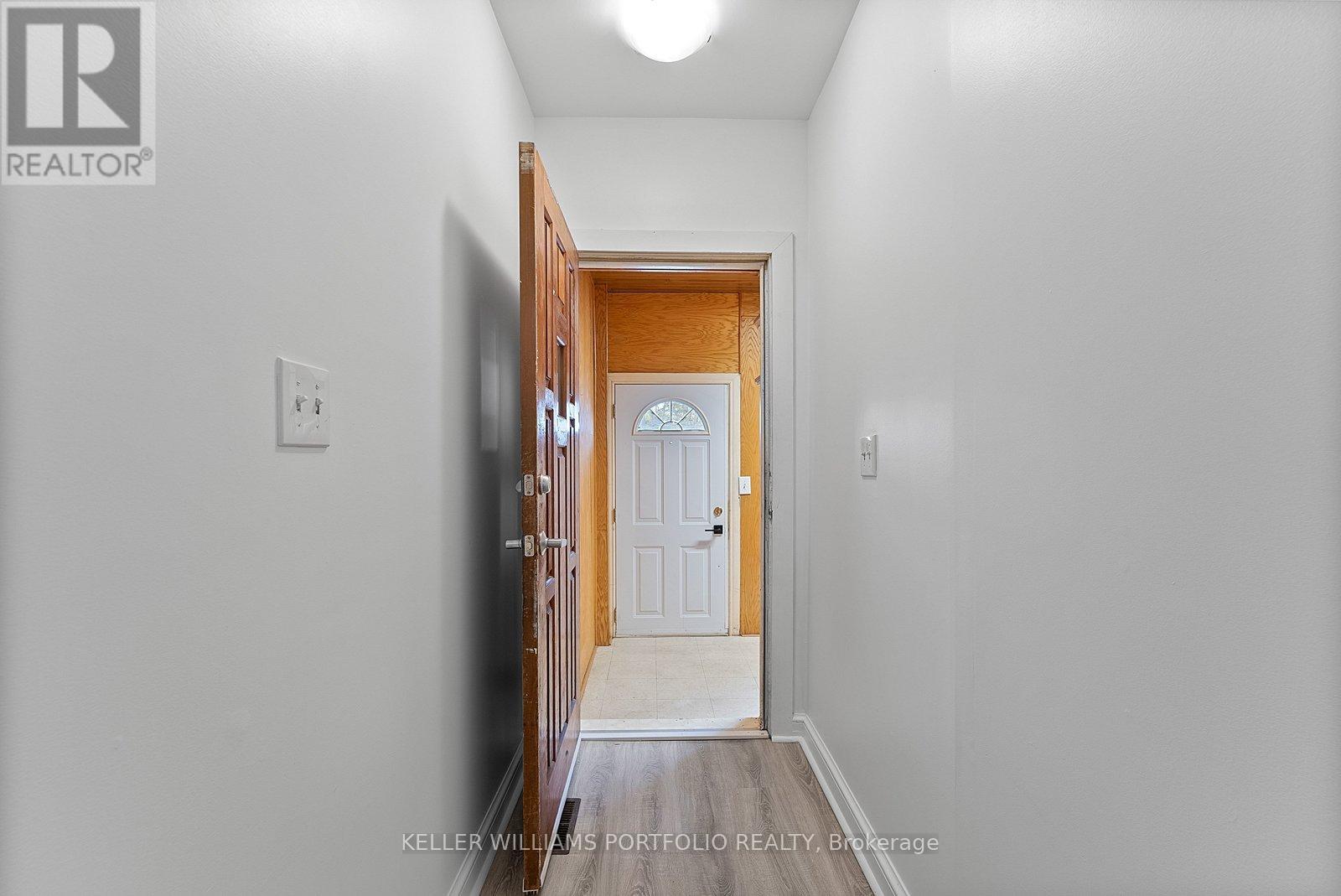570 Jones Avenue, Toronto, Ontario M4J 3H1 - Photo 8 - E13128156