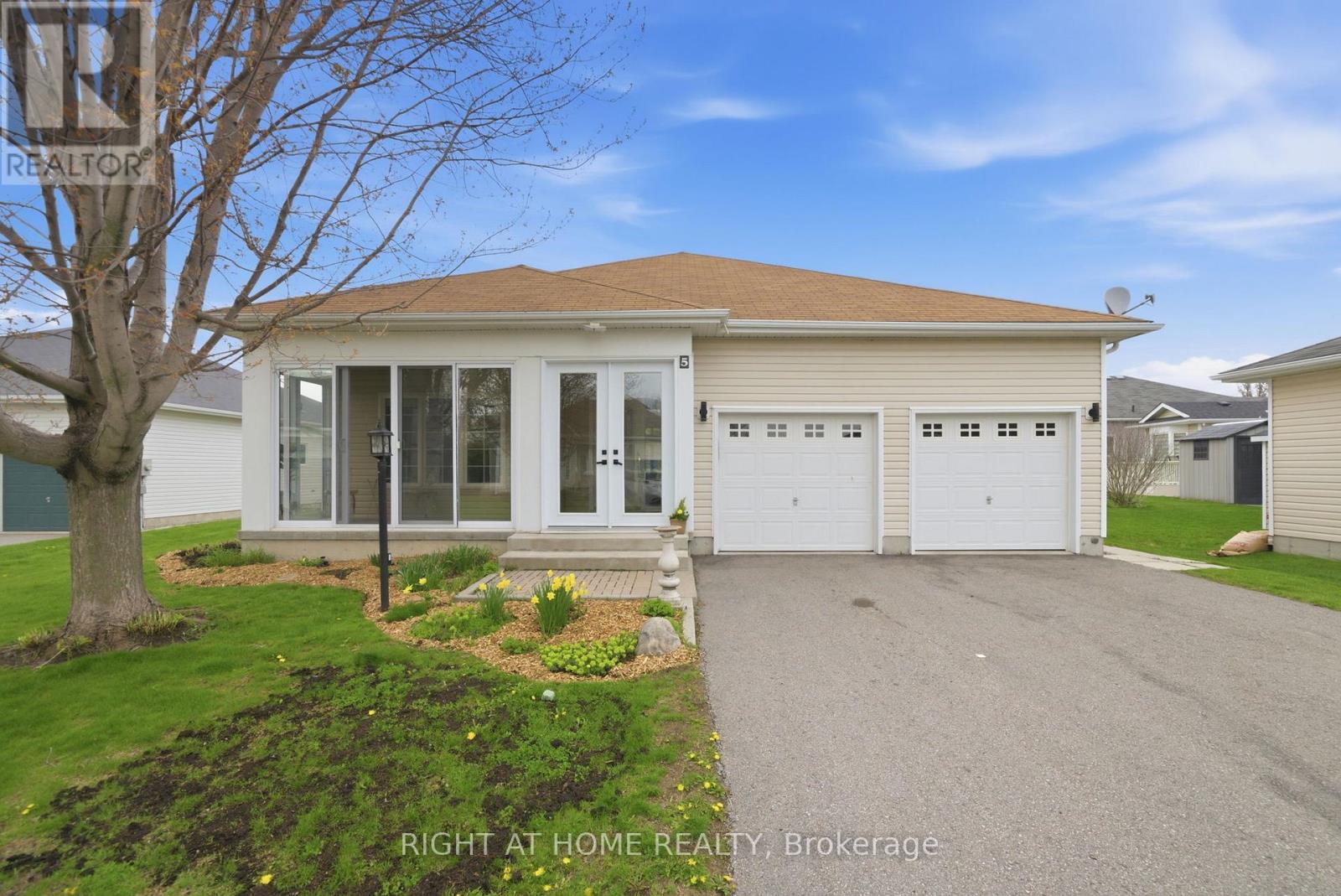 5 PARK PLACE LANE, Clarington, Ontario