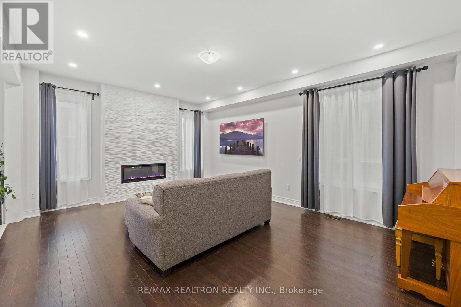 10 Neilly Terrace W, Bradford West Gwillimbury, Ontario  L3Z 4K9 - Photo 7 - N13128060