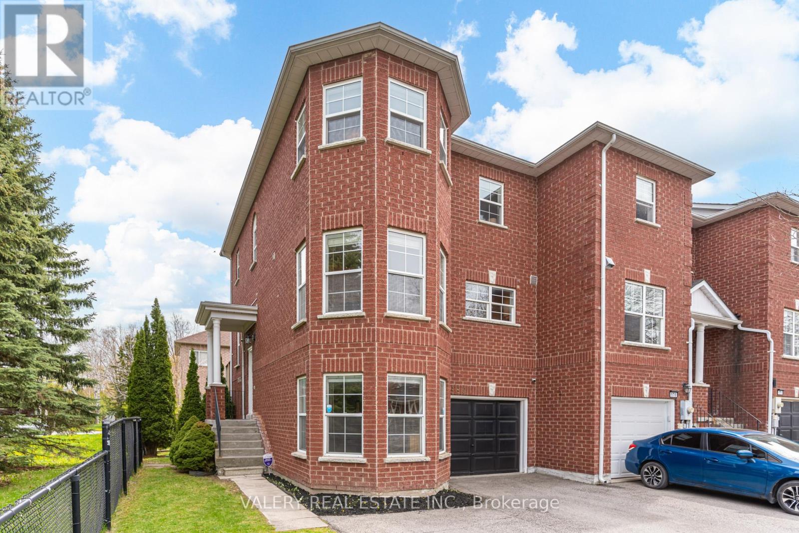 580 LEGRESLEY LANE, Newmarket, Ontario