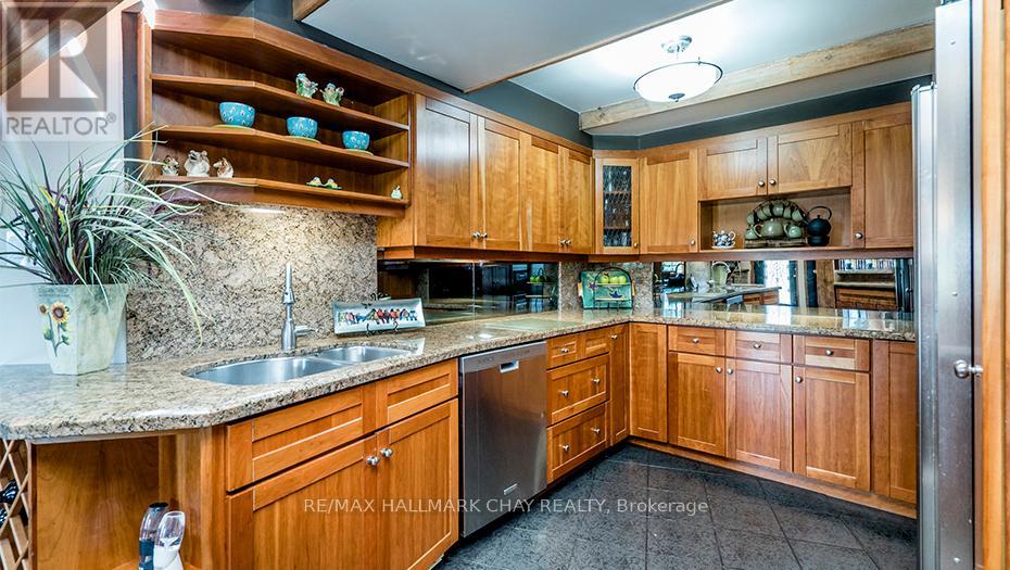 1084 Coughlin Road W, Springwater, Ontario  L9X 1B1 - Photo 7 - S13128168