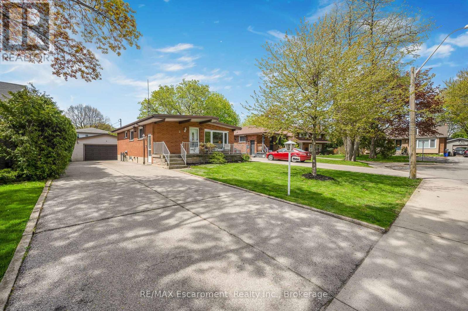 3 Tanager Court, Hamilton, Ontario  L9A 2L9 - Photo 2 - X13128538