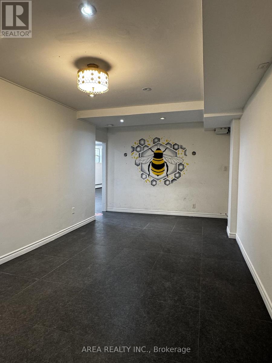 2 - 783 Lawrence Avenue W, Toronto, Ontario M6A 1C2 - Photo 2 - W13127990