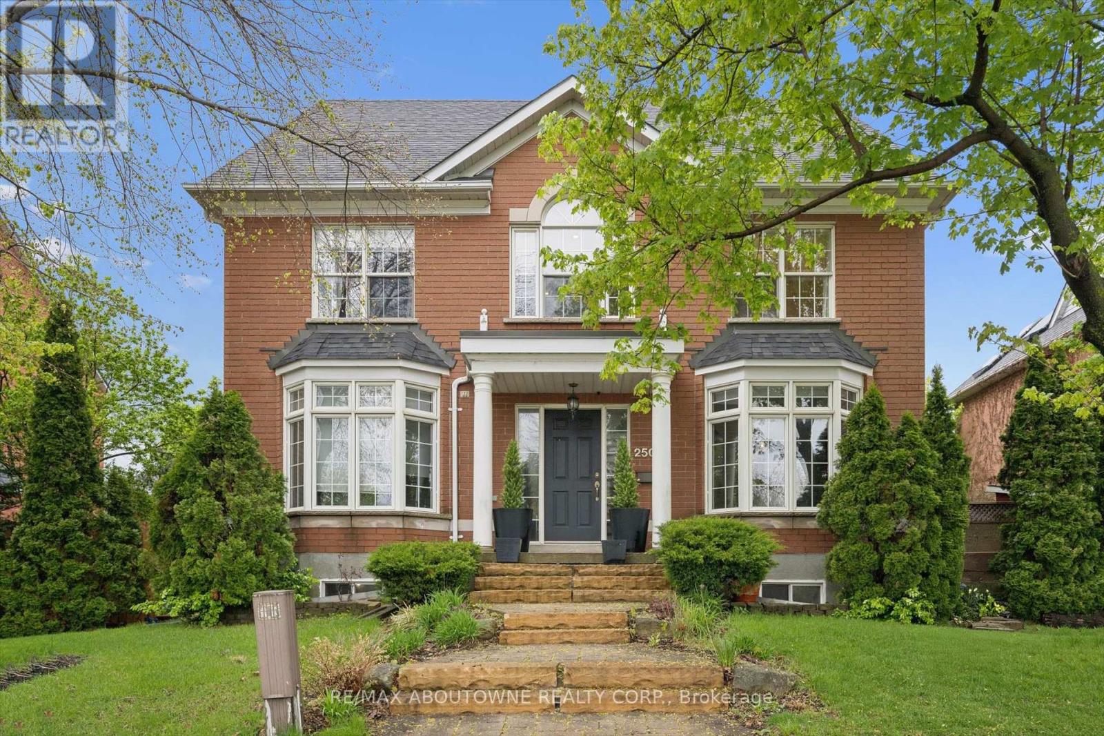 2500 SIXTH LINE, Oakville, Ontario