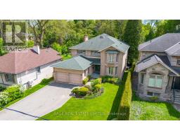 172 BURNHAMTHORPE ROAD, Toronto, Ontario