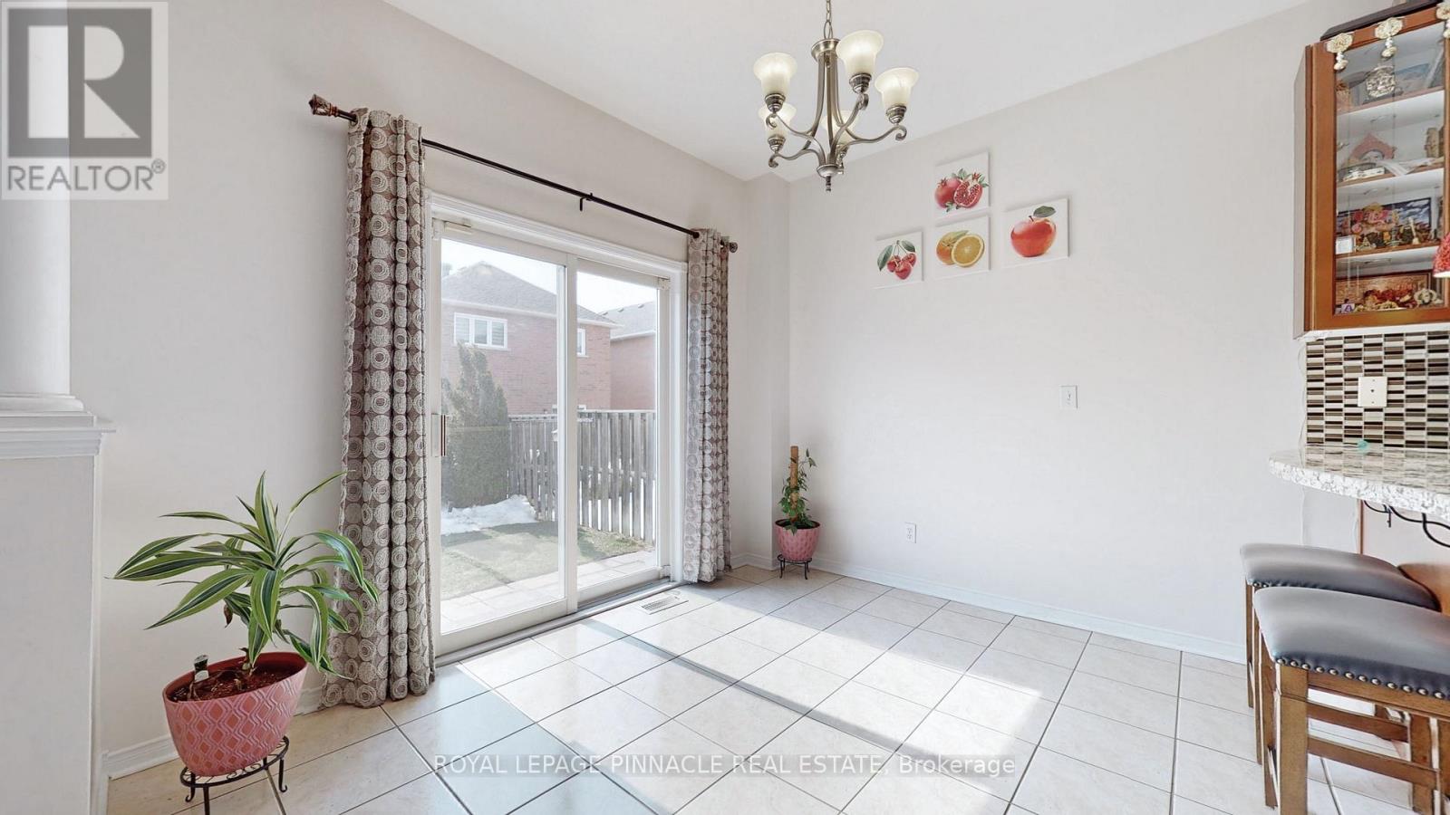 7254 Dime Crescent, Mississauga, Ontario  L5W 1K5 - Photo 14 - W13128354