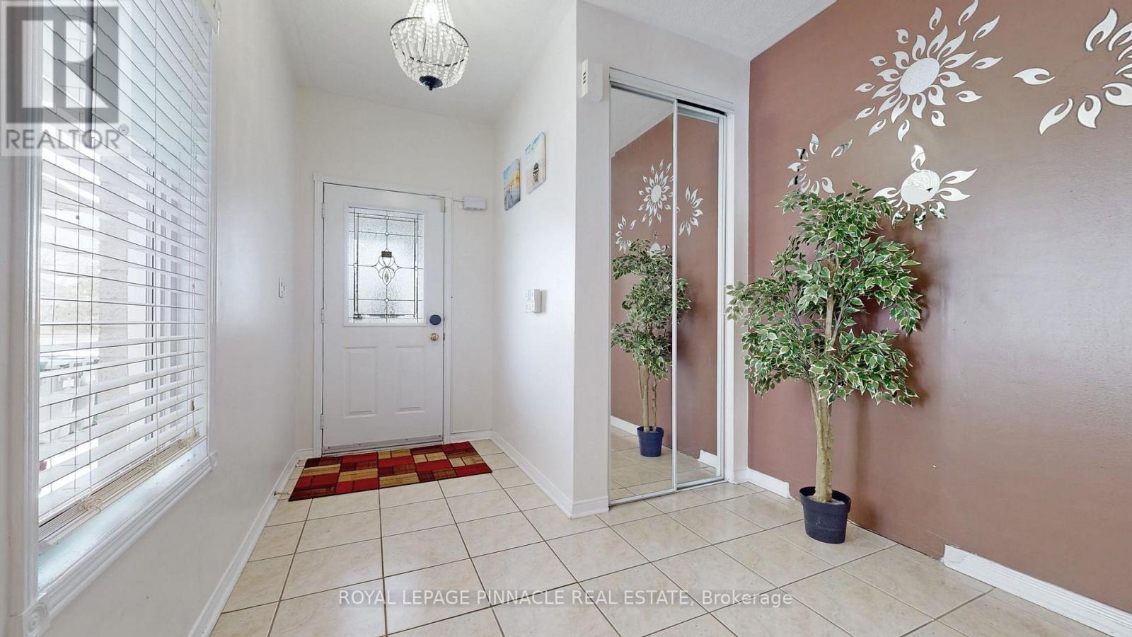 7254 Dime Crescent, Mississauga, Ontario  L5W 1K5 - Photo 4 - W13128354