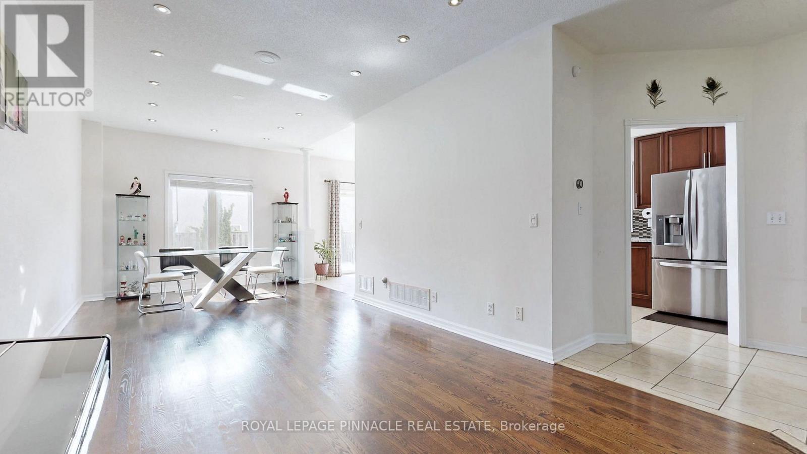 7254 Dime Crescent, Mississauga, Ontario  L5W 1K5 - Photo 7 - W13128354