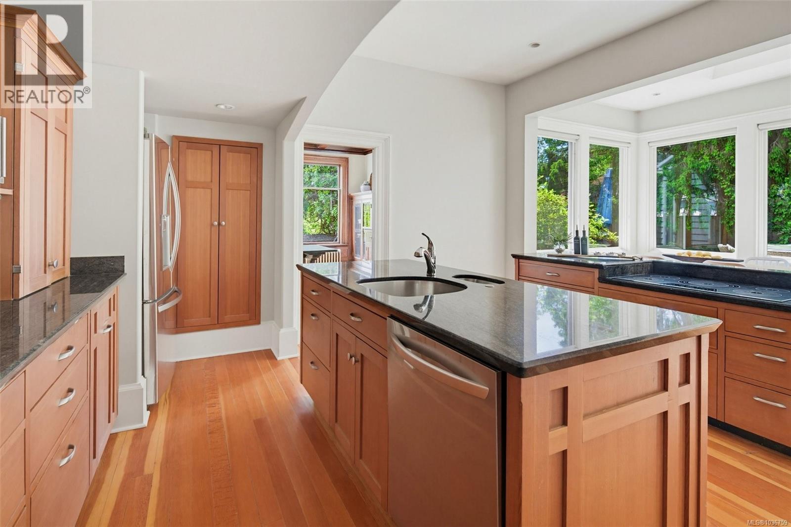 1566 Hampshire Rd, Oak Bay, British Columbia  V8R 5T5 - Photo 20 - 1036759