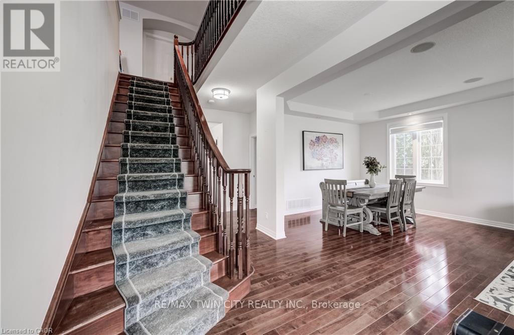 47 Dellgrove Circle, Cambridge, Ontario  N1T 2J9 - Photo 3 - X13128322
