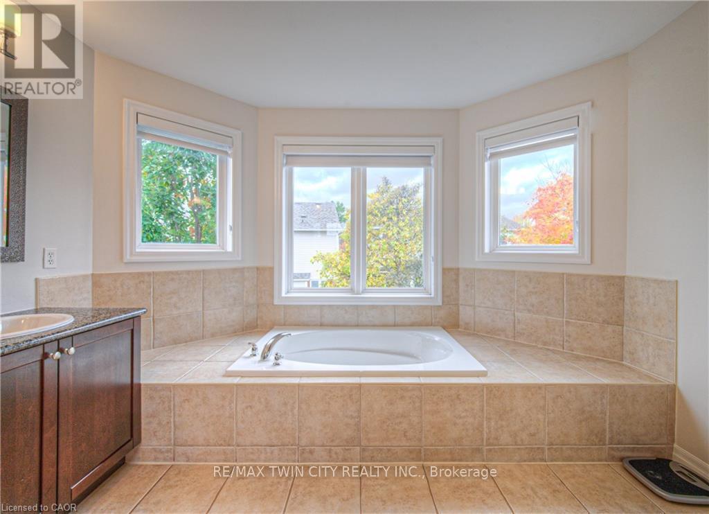 47 Dellgrove Circle, Cambridge, Ontario  N1T 2J9 - Photo 37 - X13128322