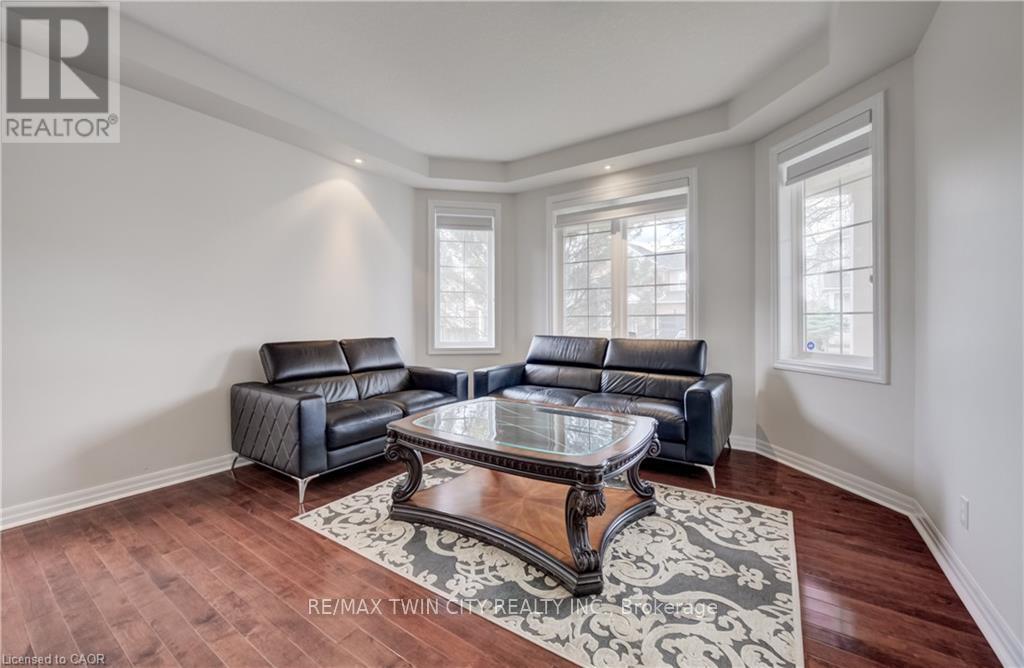 47 Dellgrove Circle, Cambridge, Ontario  N1T 2J9 - Photo 4 - X13128322