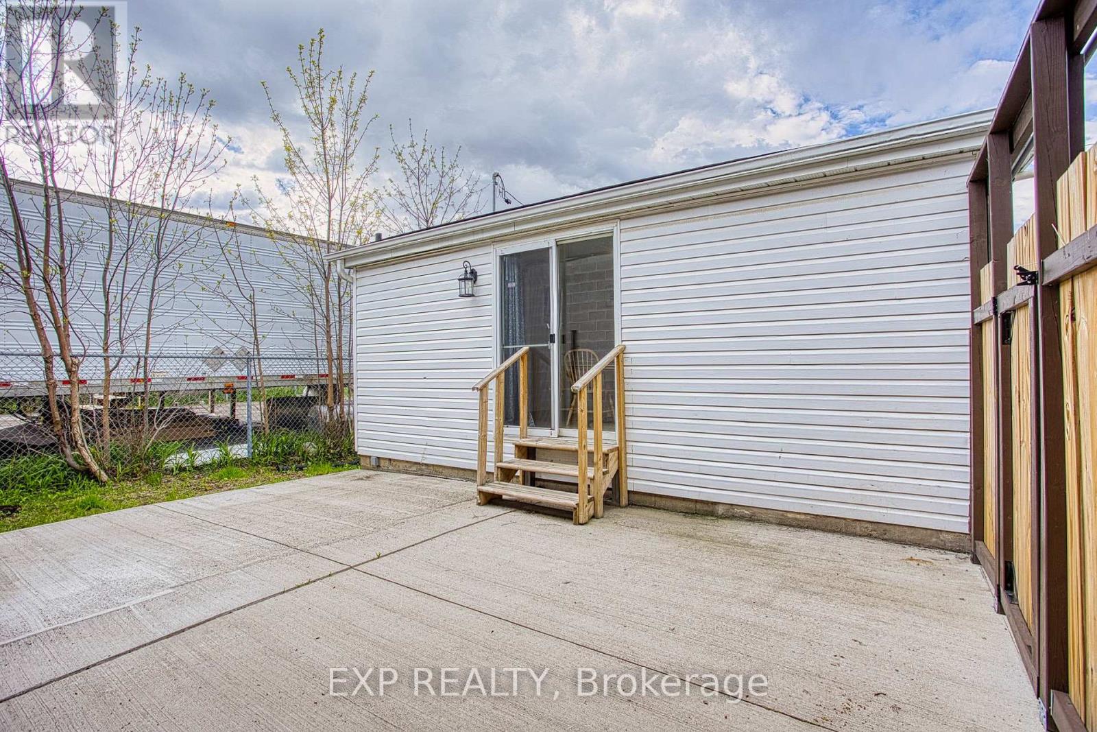 727 Barton Street, Hamilton, Ontario  L8E 5L7 - Photo 16 - X13128330