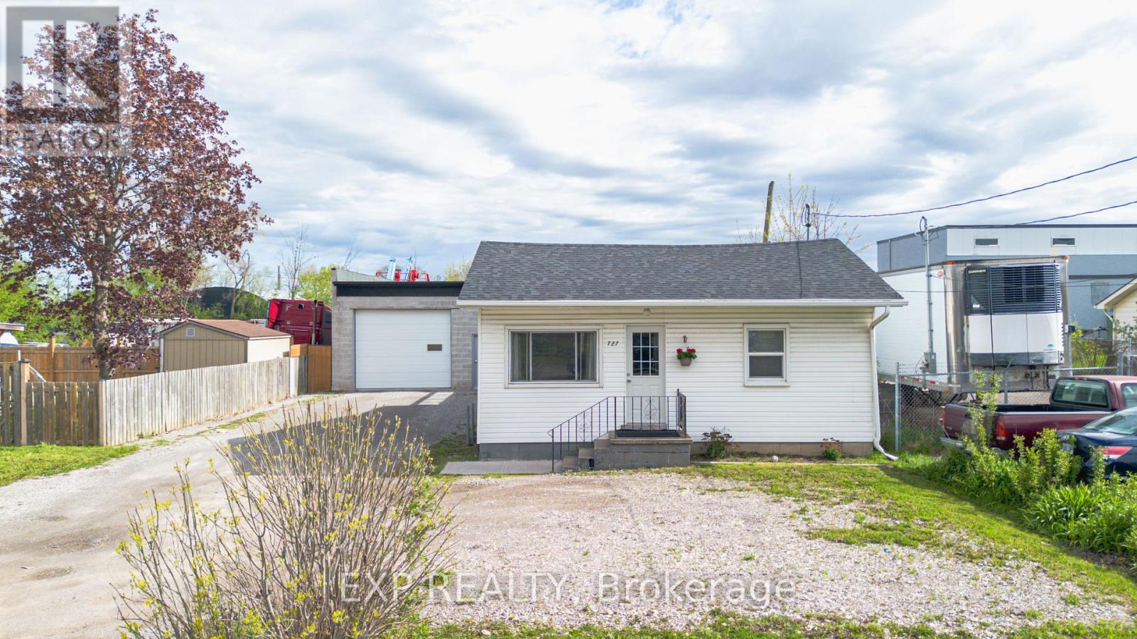 727 Barton Street, Hamilton, Ontario  L8E 5L7 - Photo 3 - X13128330