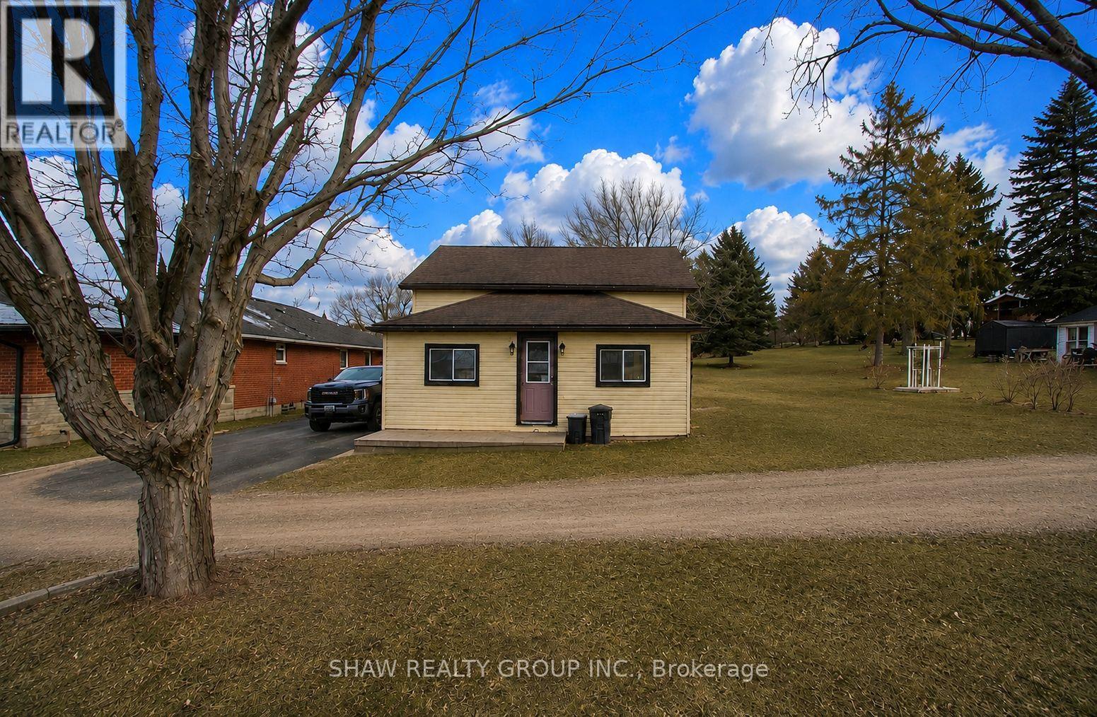 21 MAIN STREET W, Mapleton, Ontario