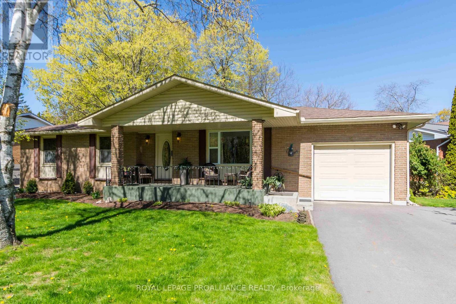 5 PARKSIDE DRIVE, Quinte West, Ontario