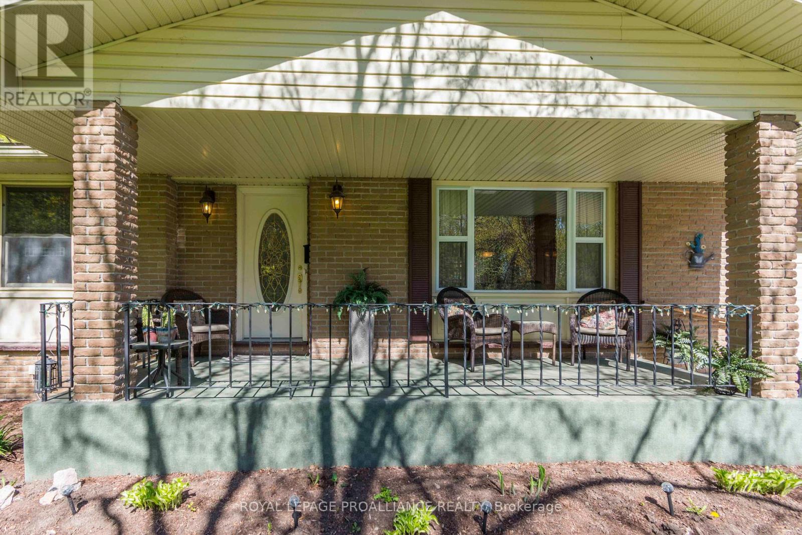 5 Parkside Drive, Quinte West, Ontario  K8V 5L6 - Photo 2 - X13128404