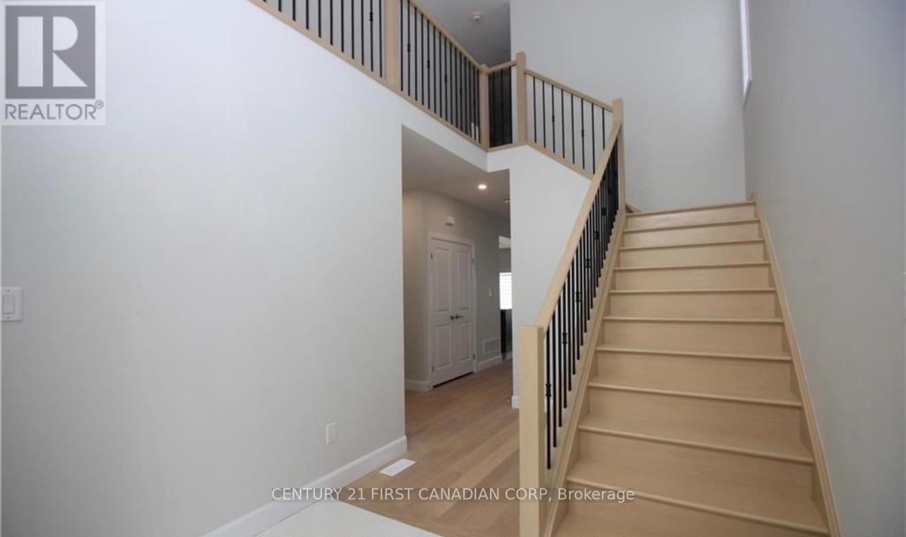 # Upper - 2269 Southport Crescent, London South, Ontario  N6M 0H9 - Photo 2 - X13128556