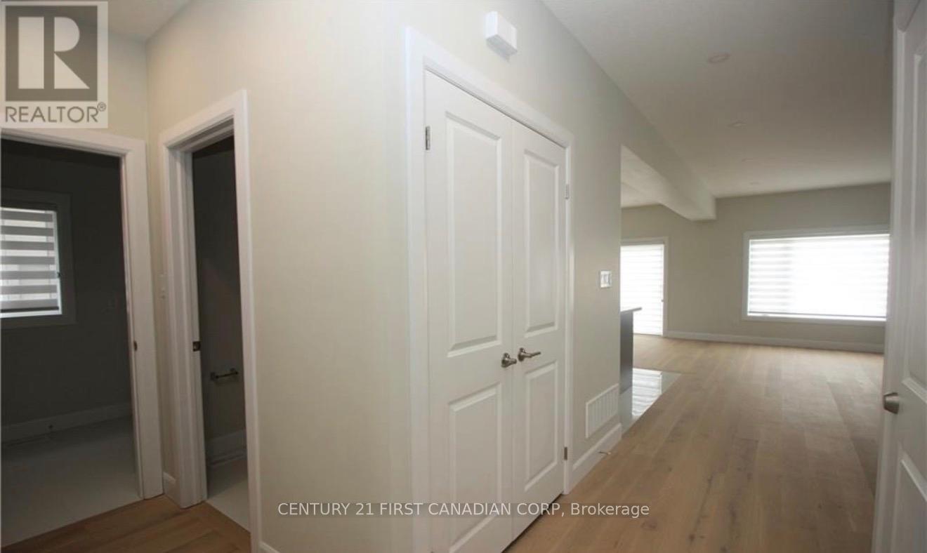 # Upper - 2269 Southport Crescent, London South, Ontario  N6M 0H9 - Photo 3 - X13128556