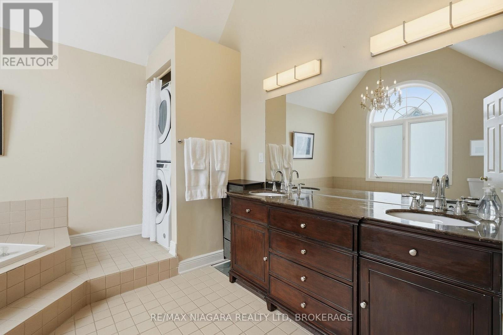 9 - 77 Erion Road, St. Catharines, Ontario  L2W 1B4 - Photo 23 - X12896402